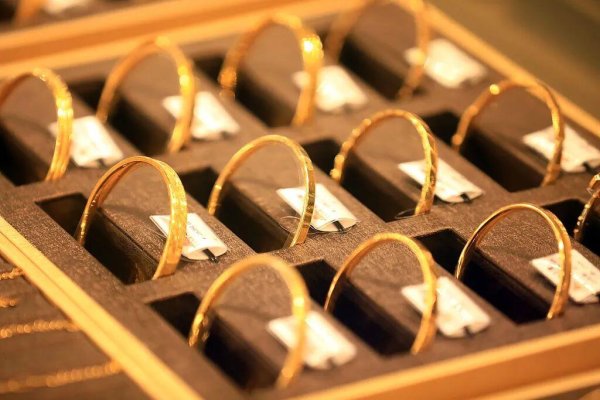 微豪配资 金价再创新高！买“一口价”金饰要注意